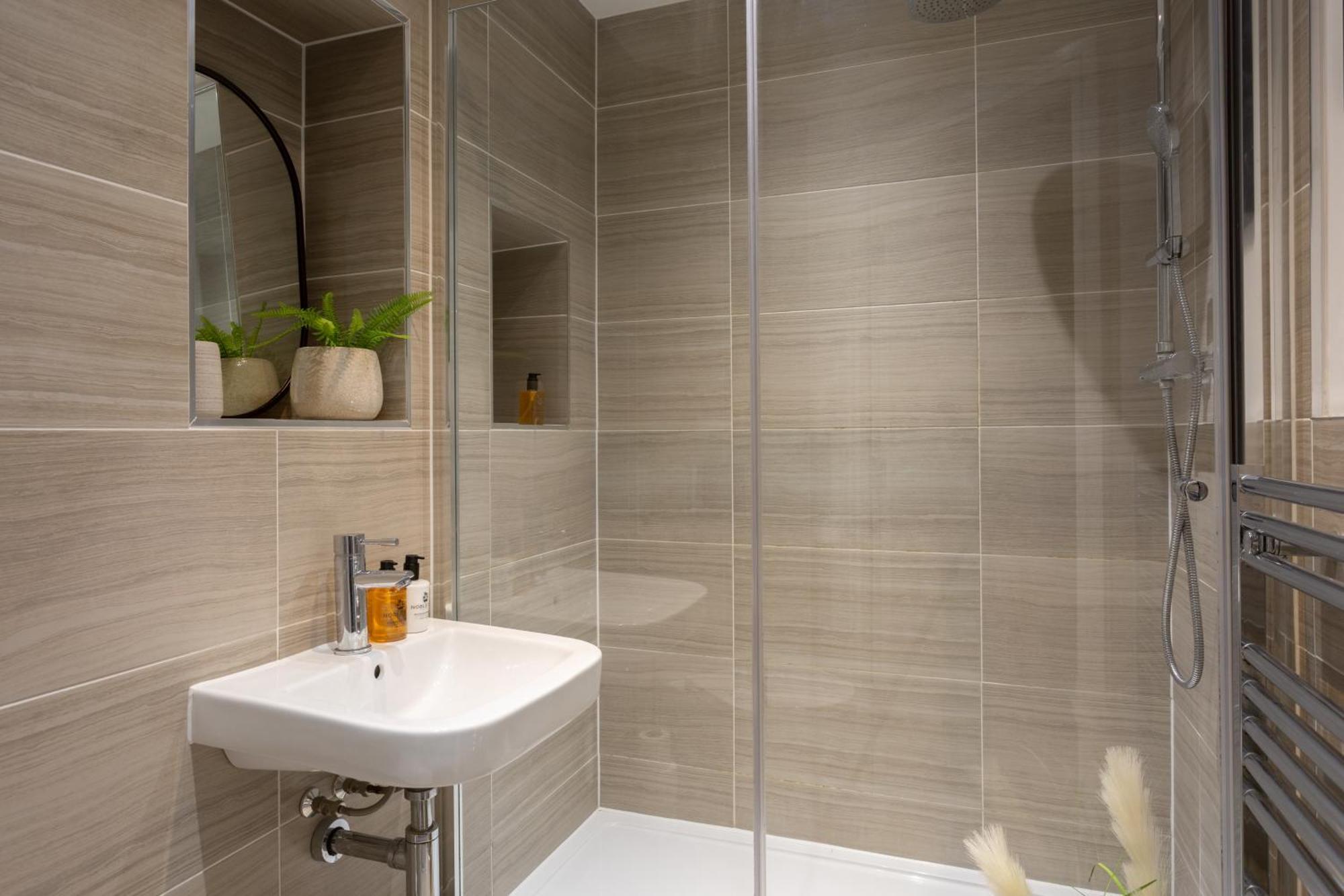 London Mews, Modern Apartment - Sleeps 4 York Ngoại thất bức ảnh